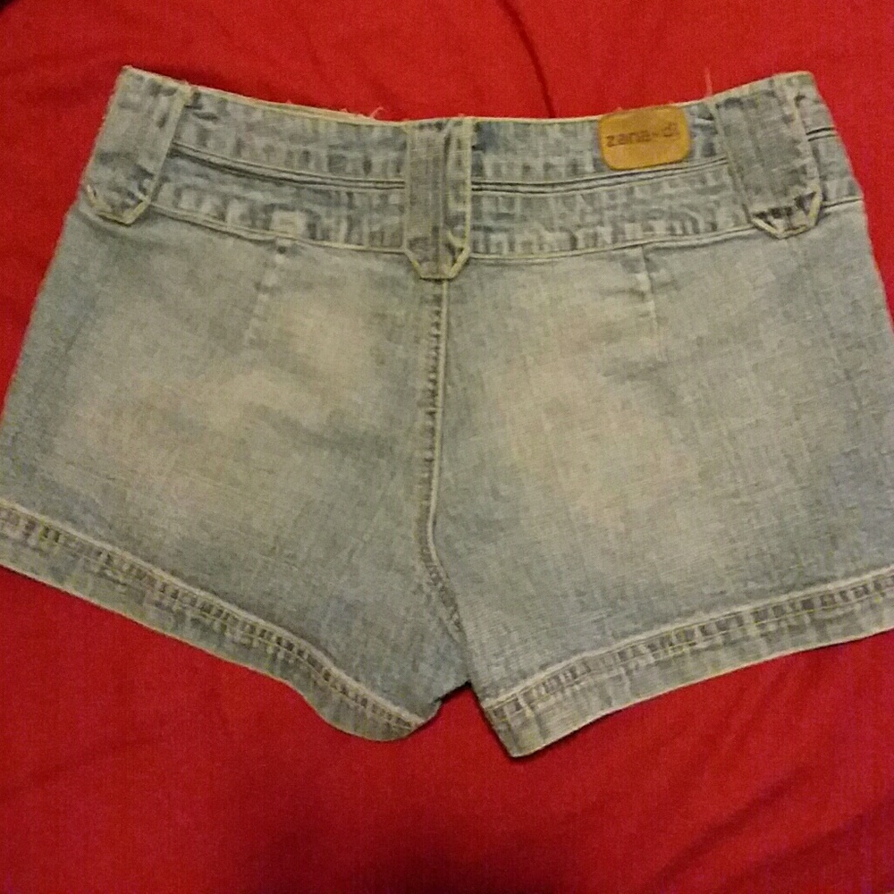 Shorts - Picture 2 of 3
